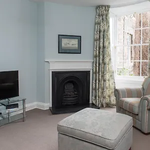Gorgeous 3-bedroom Apartment